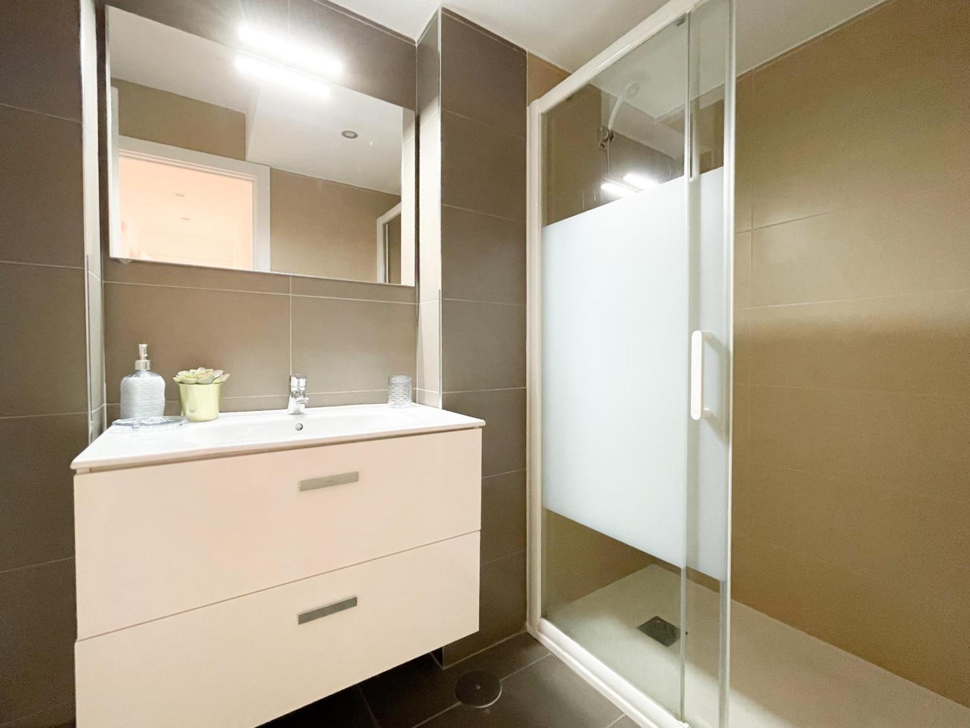Moderno Apartamento Plz De La Merced Málaga Kültér fotó